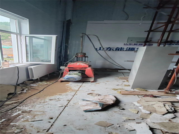 新华镇地基基础下沉墙体裂缝加固注浆顶升施工